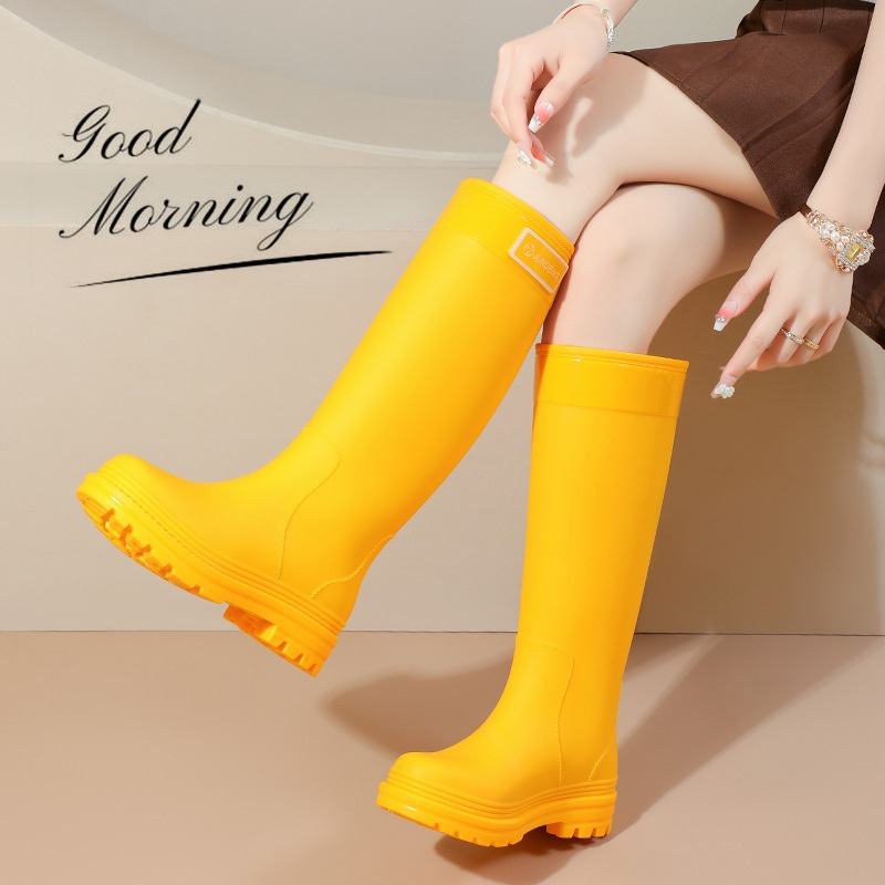 30dbe9af-04d4-49c0-93a8-203a0ccf1bd7_botas-de-lluvia-de-pvc-altas-para-mujer-amarillas-botines-de-trabajo-para-cocina-resistentes-al-agua-y-antideslizantes.jpg